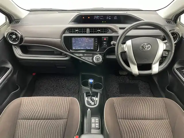 トヨタ アクア G 愛知県 2015(平27)年 7.6万km ライムホワイトパールクリスタルシャイン 純正ナビ　バックカメラ　ＬＥＤライト　禁煙車　フルセグＴＶ　Ｂｌｕｅｔｏｏｔｈ　ＤＶＤ　プッシュスタート　セーフティセンス　衝突軽減装置　クルコン　ＥＴＣ　オートライト　オートハイビーム　スペアタイヤ