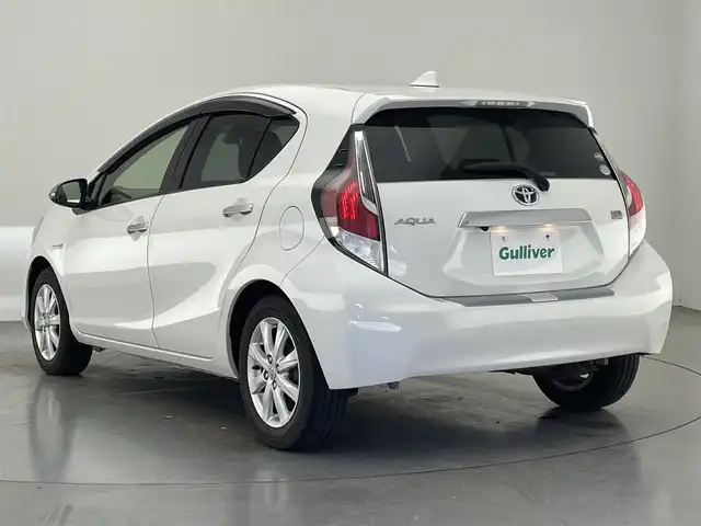 トヨタ アクア G 愛知県 2015(平27)年 7.6万km ライムホワイトパールクリスタルシャイン 純正ナビ　バックカメラ　ＬＥＤライト　禁煙車　フルセグＴＶ　Ｂｌｕｅｔｏｏｔｈ　ＤＶＤ　プッシュスタート　セーフティセンス　衝突軽減装置　クルコン　ＥＴＣ　オートライト　オートハイビーム　スペアタイヤ