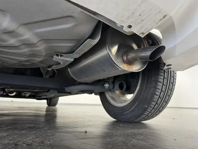 日産 ノート X 三重県 2019(平31)年 1.5万km ブリリアントホワイトパール ガソリン/FF/フロアCVT/純正 7インチナビ MM318D-W/（FM/AM/CD/DVD/iPod/SD/TV/WALKMAN/USB/Bluetooth/MUSIC STOCKER）/【OP】アラウンドビューモニター（移動物検知機能付）*/ドライブレコーダー 前方/ETC/安全/・エマージェンシーブレーキ/・LDW（車線逸脱警報）/・フロント＆バックソナー/・踏み間違い衝突防止アシスト/・ハイビームアシスト/・VDC（ビークルダイナミクスコントロール）/など/装備/・【OP】インテリジェント ルームミラー（デジタルインナーミラー）/・【OP】ヒーター付ドアミラー*/・マニュアルエアコン/・プッシュスタート/・電動格納ドアミラー/・純正 15inAW/・インテリジェントキーx1/など