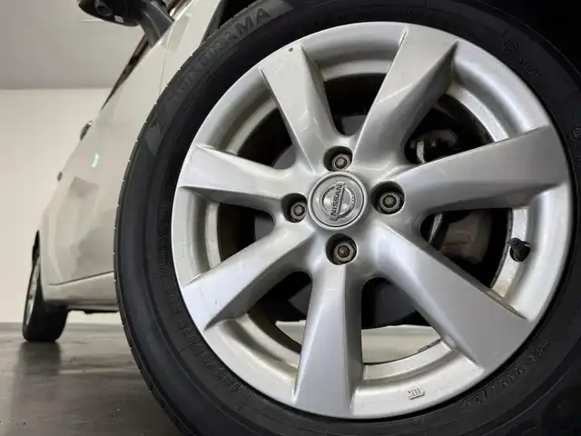 日産 ノート X 三重県 2019(平31)年 1.5万km ブリリアントホワイトパール ガソリン/FF/フロアCVT/純正 7インチナビ MM318D-W/（FM/AM/CD/DVD/iPod/SD/TV/WALKMAN/USB/Bluetooth/MUSIC STOCKER）/【OP】アラウンドビューモニター（移動物検知機能付）*/ドライブレコーダー 前方/ETC/安全/・エマージェンシーブレーキ/・LDW（車線逸脱警報）/・フロント＆バックソナー/・踏み間違い衝突防止アシスト/・ハイビームアシスト/・VDC（ビークルダイナミクスコントロール）/など/装備/・【OP】インテリジェント ルームミラー（デジタルインナーミラー）/・【OP】ヒーター付ドアミラー*/・マニュアルエアコン/・プッシュスタート/・電動格納ドアミラー/・純正 15inAW/・インテリジェントキーx1/など