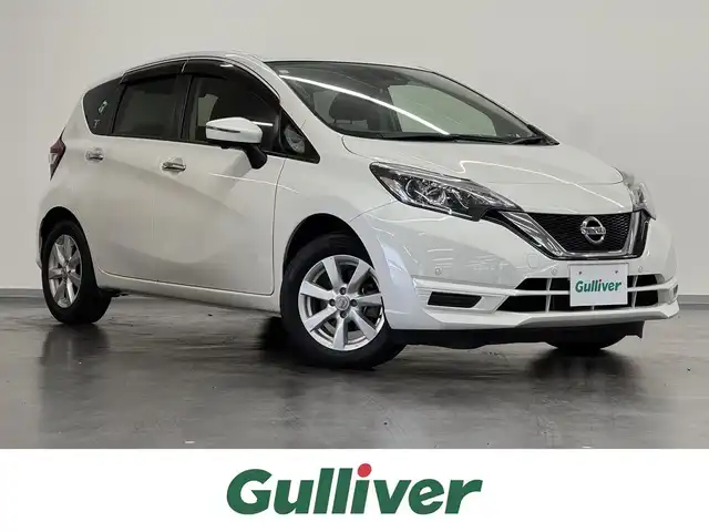 日産 ノート X 三重県 2019(平31)年 1.5万km ブリリアントホワイトパール ガソリン/FF/フロアCVT/純正 7インチナビ MM318D-W/（FM/AM/CD/DVD/iPod/SD/TV/WALKMAN/USB/Bluetooth/MUSIC STOCKER）/【OP】アラウンドビューモニター（移動物検知機能付）*/ドライブレコーダー 前方/ETC/安全/・エマージェンシーブレーキ/・LDW（車線逸脱警報）/・フロント＆バックソナー/・踏み間違い衝突防止アシスト/・ハイビームアシスト/・VDC（ビークルダイナミクスコントロール）/など/装備/・【OP】インテリジェント ルームミラー（デジタルインナーミラー）/・【OP】ヒーター付ドアミラー*/・マニュアルエアコン/・プッシュスタート/・電動格納ドアミラー/・純正 15inAW/・インテリジェントキーx1/など