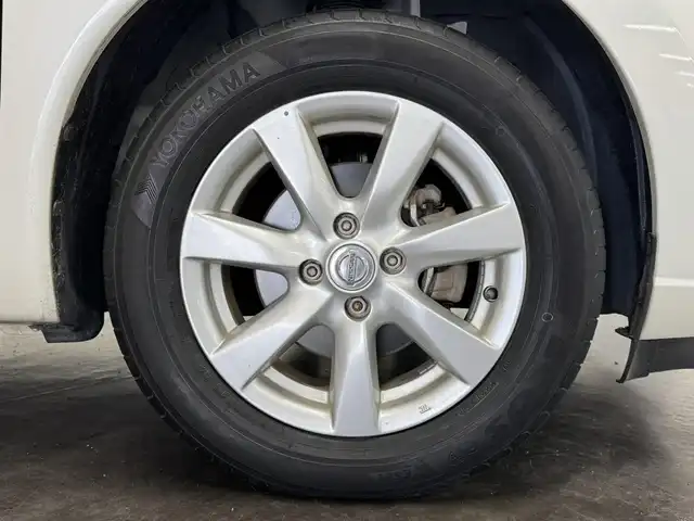 日産 ノート X 三重県 2019(平31)年 1.5万km ブリリアントホワイトパール ガソリン/FF/フロアCVT/純正 7インチナビ MM318D-W/（FM/AM/CD/DVD/iPod/SD/TV/WALKMAN/USB/Bluetooth/MUSIC STOCKER）/【OP】アラウンドビューモニター（移動物検知機能付）*/ドライブレコーダー 前方/ETC/安全/・エマージェンシーブレーキ/・LDW（車線逸脱警報）/・フロント＆バックソナー/・踏み間違い衝突防止アシスト/・ハイビームアシスト/・VDC（ビークルダイナミクスコントロール）/など/装備/・【OP】インテリジェント ルームミラー（デジタルインナーミラー）/・【OP】ヒーター付ドアミラー*/・マニュアルエアコン/・プッシュスタート/・電動格納ドアミラー/・純正 15inAW/・インテリジェントキーx1/など