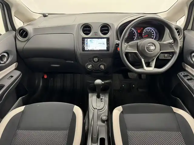 日産 ノート X 三重県 2019(平31)年 1.5万km ブリリアントホワイトパール ガソリン/FF/フロアCVT/純正 7インチナビ MM318D-W/（FM/AM/CD/DVD/iPod/SD/TV/WALKMAN/USB/Bluetooth/MUSIC STOCKER）/【OP】アラウンドビューモニター（移動物検知機能付）*/ドライブレコーダー 前方/ETC/安全/・エマージェンシーブレーキ/・LDW（車線逸脱警報）/・フロント＆バックソナー/・踏み間違い衝突防止アシスト/・ハイビームアシスト/・VDC（ビークルダイナミクスコントロール）/など/装備/・【OP】インテリジェント ルームミラー（デジタルインナーミラー）/・【OP】ヒーター付ドアミラー*/・マニュアルエアコン/・プッシュスタート/・電動格納ドアミラー/・純正 15inAW/・インテリジェントキーx1/など