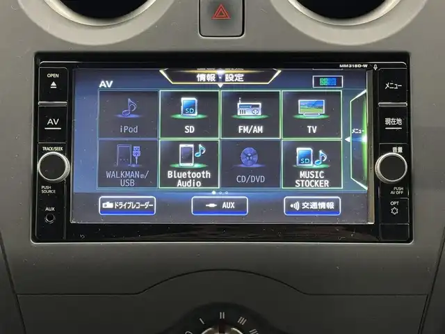 日産 ノート X 三重県 2019(平31)年 1.5万km ブリリアントホワイトパール ガソリン/FF/フロアCVT/純正 7インチナビ MM318D-W/（FM/AM/CD/DVD/iPod/SD/TV/WALKMAN/USB/Bluetooth/MUSIC STOCKER）/【OP】アラウンドビューモニター（移動物検知機能付）*/ドライブレコーダー 前方/ETC/安全/・エマージェンシーブレーキ/・LDW（車線逸脱警報）/・フロント＆バックソナー/・踏み間違い衝突防止アシスト/・ハイビームアシスト/・VDC（ビークルダイナミクスコントロール）/など/装備/・【OP】インテリジェント ルームミラー（デジタルインナーミラー）/・【OP】ヒーター付ドアミラー*/・マニュアルエアコン/・プッシュスタート/・電動格納ドアミラー/・純正 15inAW/・インテリジェントキーx1/など