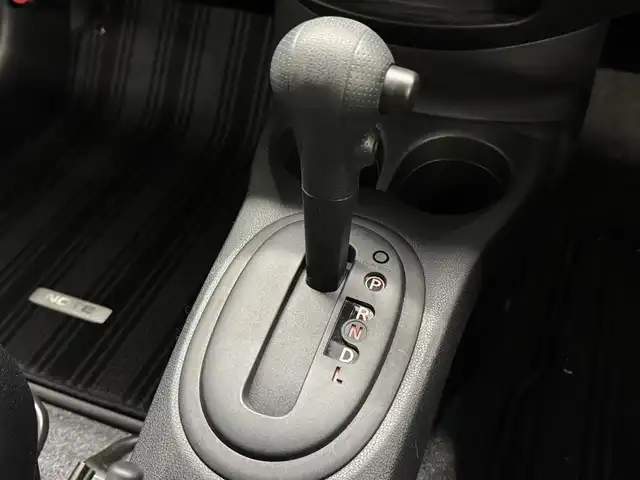 日産 ノート X 三重県 2019(平31)年 1.5万km ブリリアントホワイトパール ガソリン/FF/フロアCVT/純正 7インチナビ MM318D-W/（FM/AM/CD/DVD/iPod/SD/TV/WALKMAN/USB/Bluetooth/MUSIC STOCKER）/【OP】アラウンドビューモニター（移動物検知機能付）*/ドライブレコーダー 前方/ETC/安全/・エマージェンシーブレーキ/・LDW（車線逸脱警報）/・フロント＆バックソナー/・踏み間違い衝突防止アシスト/・ハイビームアシスト/・VDC（ビークルダイナミクスコントロール）/など/装備/・【OP】インテリジェント ルームミラー（デジタルインナーミラー）/・【OP】ヒーター付ドアミラー*/・マニュアルエアコン/・プッシュスタート/・電動格納ドアミラー/・純正 15inAW/・インテリジェントキーx1/など