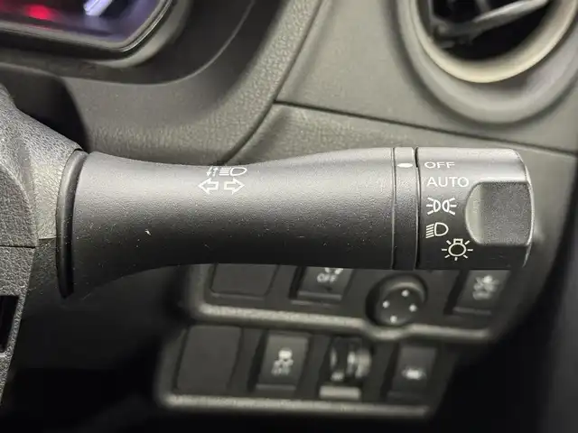 日産 ノート X 三重県 2019(平31)年 1.5万km ブリリアントホワイトパール ガソリン/FF/フロアCVT/純正 7インチナビ MM318D-W/（FM/AM/CD/DVD/iPod/SD/TV/WALKMAN/USB/Bluetooth/MUSIC STOCKER）/【OP】アラウンドビューモニター（移動物検知機能付）*/ドライブレコーダー 前方/ETC/安全/・エマージェンシーブレーキ/・LDW（車線逸脱警報）/・フロント＆バックソナー/・踏み間違い衝突防止アシスト/・ハイビームアシスト/・VDC（ビークルダイナミクスコントロール）/など/装備/・【OP】インテリジェント ルームミラー（デジタルインナーミラー）/・【OP】ヒーター付ドアミラー*/・マニュアルエアコン/・プッシュスタート/・電動格納ドアミラー/・純正 15inAW/・インテリジェントキーx1/など