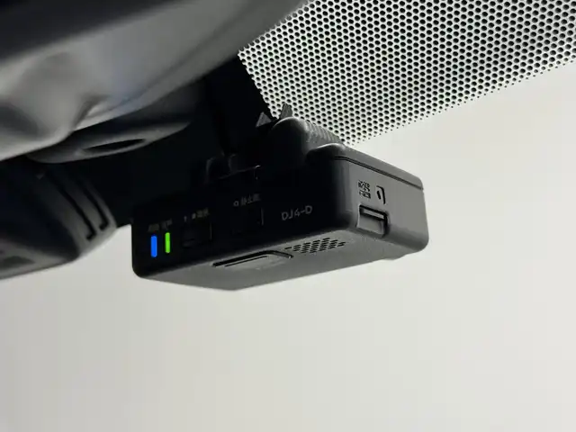 日産 ノート X 三重県 2019(平31)年 1.5万km ブリリアントホワイトパール ガソリン/FF/フロアCVT/純正 7インチナビ MM318D-W/（FM/AM/CD/DVD/iPod/SD/TV/WALKMAN/USB/Bluetooth/MUSIC STOCKER）/【OP】アラウンドビューモニター（移動物検知機能付）*/ドライブレコーダー 前方/ETC/安全/・エマージェンシーブレーキ/・LDW（車線逸脱警報）/・フロント＆バックソナー/・踏み間違い衝突防止アシスト/・ハイビームアシスト/・VDC（ビークルダイナミクスコントロール）/など/装備/・【OP】インテリジェント ルームミラー（デジタルインナーミラー）/・【OP】ヒーター付ドアミラー*/・マニュアルエアコン/・プッシュスタート/・電動格納ドアミラー/・純正 15inAW/・インテリジェントキーx1/など