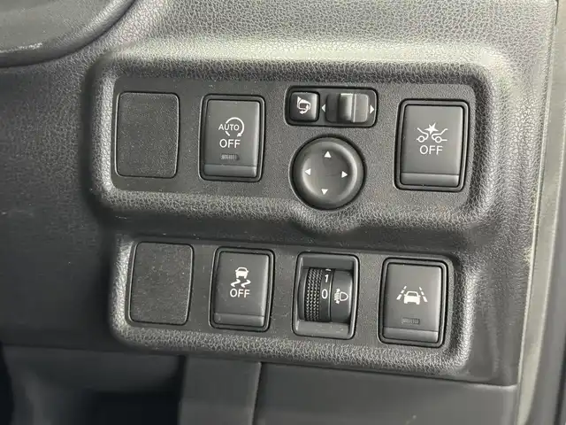 日産 ノート X 三重県 2019(平31)年 1.5万km ブリリアントホワイトパール ガソリン/FF/フロアCVT/純正 7インチナビ MM318D-W/（FM/AM/CD/DVD/iPod/SD/TV/WALKMAN/USB/Bluetooth/MUSIC STOCKER）/【OP】アラウンドビューモニター（移動物検知機能付）*/ドライブレコーダー 前方/ETC/安全/・エマージェンシーブレーキ/・LDW（車線逸脱警報）/・フロント＆バックソナー/・踏み間違い衝突防止アシスト/・ハイビームアシスト/・VDC（ビークルダイナミクスコントロール）/など/装備/・【OP】インテリジェント ルームミラー（デジタルインナーミラー）/・【OP】ヒーター付ドアミラー*/・マニュアルエアコン/・プッシュスタート/・電動格納ドアミラー/・純正 15inAW/・インテリジェントキーx1/など