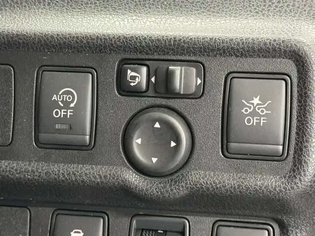 日産 ノート X 三重県 2019(平31)年 1.5万km ブリリアントホワイトパール ガソリン/FF/フロアCVT/純正 7インチナビ MM318D-W/（FM/AM/CD/DVD/iPod/SD/TV/WALKMAN/USB/Bluetooth/MUSIC STOCKER）/【OP】アラウンドビューモニター（移動物検知機能付）*/ドライブレコーダー 前方/ETC/安全/・エマージェンシーブレーキ/・LDW（車線逸脱警報）/・フロント＆バックソナー/・踏み間違い衝突防止アシスト/・ハイビームアシスト/・VDC（ビークルダイナミクスコントロール）/など/装備/・【OP】インテリジェント ルームミラー（デジタルインナーミラー）/・【OP】ヒーター付ドアミラー*/・マニュアルエアコン/・プッシュスタート/・電動格納ドアミラー/・純正 15inAW/・インテリジェントキーx1/など