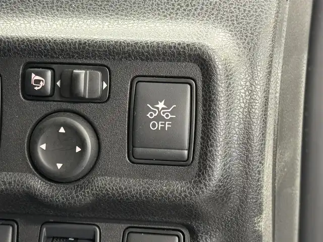 日産 ノート X 三重県 2019(平31)年 1.5万km ブリリアントホワイトパール ガソリン/FF/フロアCVT/純正 7インチナビ MM318D-W/（FM/AM/CD/DVD/iPod/SD/TV/WALKMAN/USB/Bluetooth/MUSIC STOCKER）/【OP】アラウンドビューモニター（移動物検知機能付）*/ドライブレコーダー 前方/ETC/安全/・エマージェンシーブレーキ/・LDW（車線逸脱警報）/・フロント＆バックソナー/・踏み間違い衝突防止アシスト/・ハイビームアシスト/・VDC（ビークルダイナミクスコントロール）/など/装備/・【OP】インテリジェント ルームミラー（デジタルインナーミラー）/・【OP】ヒーター付ドアミラー*/・マニュアルエアコン/・プッシュスタート/・電動格納ドアミラー/・純正 15inAW/・インテリジェントキーx1/など