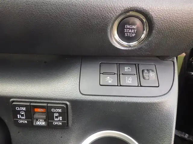 トヨタ シエンタ G 千葉県 2017(平29)年 5.6万km ブラックマイカ Toyota Safety Sense/・プリクラッシュセーフティ/・レーンディパーチャーアラート/・オートハイビーム/両側パワースライドドア/純正SDナビ/地デジTV/【DVD/CD再生機能　Bluetooth接続】/バックカメラ/ドライブレコーダー/革巻きステアリング/ウインカーミラー/スマートキー