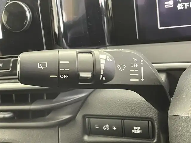 日産 ノート X 福井県 2020(令2)年 2万km オーロラフレアブルーパール 純正9インチメモリナビ【259156XJ0A】/・フルセグテレビ/・Bluetooth/・Android　Auto/・USB/・HDMI/・AM/FM/ETC2.0/プッシュスタート/スマートキー/アラウンドビューモニター/電動パーキングブレーキ/スマートルームミラー/おくだけ充電/タイプC入力端子/シガーソケット/安全装備/・ヒルスタートアシスト/・インテリジェント エマージェンシーブレーキ/・踏み間違い衝突防止アシスト/・標識検知機能/・インテリジェント FCW（前方衝突予測警報）/・LDW（車線逸脱警報）/・インテリジェント DA（ふらつき警報）/・インテリジェント LI （車線逸脱防止支援システム）/・エマージェンシーストップシグナル/・インテリジェント BSI（後側方衝突防止支援システム）/・BSW（後側方車両検知警報）/・RCTA（後退時車両検知警報）/・車両接近通報装置/・イモビライザー