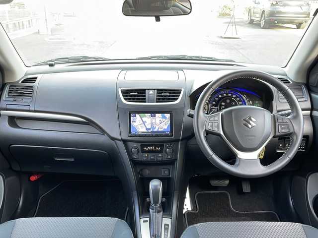 スズキ スイフト RS－DJE 山口県 2015(平27)年 6.2万km スーパーブラックパール ワンオーナー/純正SDナビ　【CN-R302Z】/・Bluetooth接続/・AM/FM/・DVD再生機能有/・ワンセグTV/ビルトインETC/クルーズコントロール/パドルシフト/アイドリングストップ/横滑り防止装置/純正フロアマット/スマートキー/プッシュスタート/スペアキー1本/USB入力端子/純正16インチアルミホイール/ウィンカーミラー