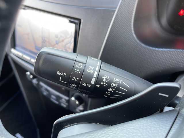 スズキ スイフト RS－DJE 山口県 2015(平27)年 6.2万km スーパーブラックパール ワンオーナー/純正SDナビ　【CN-R302Z】/・Bluetooth接続/・AM/FM/・DVD再生機能有/・ワンセグTV/ビルトインETC/クルーズコントロール/パドルシフト/アイドリングストップ/横滑り防止装置/純正フロアマット/スマートキー/プッシュスタート/スペアキー1本/USB入力端子/純正16インチアルミホイール/ウィンカーミラー