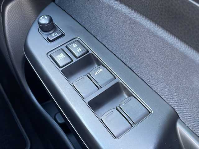 スズキ スイフト RS－DJE 山口県 2015(平27)年 6.2万km スーパーブラックパール ワンオーナー/純正SDナビ　【CN-R302Z】/・Bluetooth接続/・AM/FM/・DVD再生機能有/・ワンセグTV/ビルトインETC/クルーズコントロール/パドルシフト/アイドリングストップ/横滑り防止装置/純正フロアマット/スマートキー/プッシュスタート/スペアキー1本/USB入力端子/純正16インチアルミホイール/ウィンカーミラー