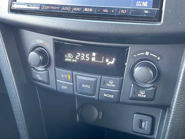 スズキ スイフト RS－DJE 山口県 2015(平27)年 6.2万km スーパーブラックパール ワンオーナー/純正SDナビ　【CN-R302Z】/・Bluetooth接続/・AM/FM/・DVD再生機能有/・ワンセグTV/ビルトインETC/クルーズコントロール/パドルシフト/アイドリングストップ/横滑り防止装置/純正フロアマット/スマートキー/プッシュスタート/スペアキー1本/USB入力端子/純正16インチアルミホイール/ウィンカーミラー