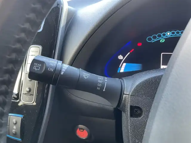 日産 リーフ G 滋賀県 2013(平25)年 9.8万km ブリリアントホワイトパール 純正7インチナビ/【CD/DVD/フルセグTV/USB】/バックカメラ/ETC/クルーズコントロール/LEDヘッドライト/オートライト/全席シートヒーター/ステアリングヒーター/社外フロアマット/ドアバイザー/プッシュスタート/スマートキー/ステアリングリモコン