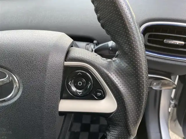 トヨタ プリウス S ツーリングセレクション 福島県 2016(平28)年 12.7万km シルバーM (株)IDOMが運営する【じしゃロン福島店】の自社ローン対象車両になります。こちらは現金ご利用時の価格です。/自社ローンご希望の方は別途その旨お申付け下さい/アルパイン車種専用ナビ/フルセグテレビ/バックカメラ/ウッドコンビステアリング/シートヒーター/ステアリングリモコン/ＥＴＣ/ドアバイザー/車両接近アラーム/運転モード切替（ＥＶ・ＥＣＯ・ＰＷＲ）