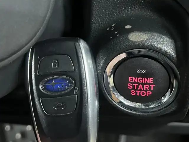 スバル インプレッサ Ｇ４ 2．0i－S アイサイト 秋田県 2017(平29)年 1.5万km クリスタルホワイトパール 寒冷地仕様/純正メモリーナビ(CN-LR820D)/【フルセグTV/DVD/CD/BT/USB/SD/HDMI】/バックカメラ/ETC/純正ドライブレコーダー/追従型クルーズコントロール/アクティブレーンキープ/衝突軽減ブレーキ/横滑り防止装置/トラクションコントール/リアビークルディテクション/インテリジェントAFS/LEDヘッドライト（ＡＵＴＯ付）/フォグランプ/アイドリングストップ/パドルシフト/ＧＰＳ＆レーダー探知機（A220）/電動格納ミラー/電動パーキングブレーキ/純正フロアマット/ドアバイザー/盗難防止装置/保証書・取扱説明書