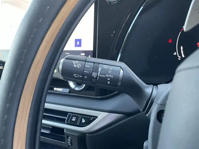 レクサス ＲＸ 350 バージョンL 栃木県 2024(令6)年 0.7万km グラファイトブラックガラスフレーク Lexus Safety　System＋/・プリクラッシュセーフティ/・レーダークルーズコントロール/・レーントレーシングアシスト/・オートマックハイビーム/・ブラインドスポットモニター/・夜間視界支援/・ロードサインアシスト/・ドライバー異常時対応システム/・プロアクティブドライビングアシスト/・レーンディパーチャーアラート/・レーンチェンジアシスト/・発進遅れ告知機能/・ドライバーモニター連携/・フロントクロストラフィックアラート/Lexus Teammate/・Lexus Teammate Advanced Drive/・Lexus Teammate Advanced Park/純正14インチディスプレイオーディオ/・ナビ機能/・フルセグTV/・BT/USB/AM.FM/・Miracast/サンルーフ/パノラミックビューモニター/パワーバックドア/デジタルインナーミラー/白レザーシート/全席パワーシート/全席シートヒーター/全席エアーシート/パドルシフト/ウッドコンビハンドル（純正ハンドルカバー有）/ステアリングスイッチ/ステアリングヒーター/電動パーキングブレーキ/オートホールド/LEDヘッドライト/アイドリングストップ/スマートキー