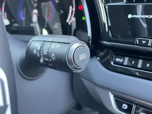 レクサス ＲＸ 350 バージョンL 栃木県 2024(令6)年 0.7万km グラファイトブラックガラスフレーク Lexus Safety　System＋/・プリクラッシュセーフティ/・レーダークルーズコントロール/・レーントレーシングアシスト/・オートマックハイビーム/・ブラインドスポットモニター/・夜間視界支援/・ロードサインアシスト/・ドライバー異常時対応システム/・プロアクティブドライビングアシスト/・レーンディパーチャーアラート/・レーンチェンジアシスト/・発進遅れ告知機能/・ドライバーモニター連携/・フロントクロストラフィックアラート/Lexus Teammate/・Lexus Teammate Advanced Drive/・Lexus Teammate Advanced Park/純正14インチディスプレイオーディオ/・ナビ機能/・フルセグTV/・BT/USB/AM.FM/・Miracast/サンルーフ/パノラミックビューモニター/パワーバックドア/デジタルインナーミラー/白レザーシート/全席パワーシート/全席シートヒーター/全席エアーシート/パドルシフト/ウッドコンビハンドル（純正ハンドルカバー有）/ステアリングスイッチ/ステアリングヒーター/電動パーキングブレーキ/オートホールド/LEDヘッドライト/アイドリングストップ/スマートキー