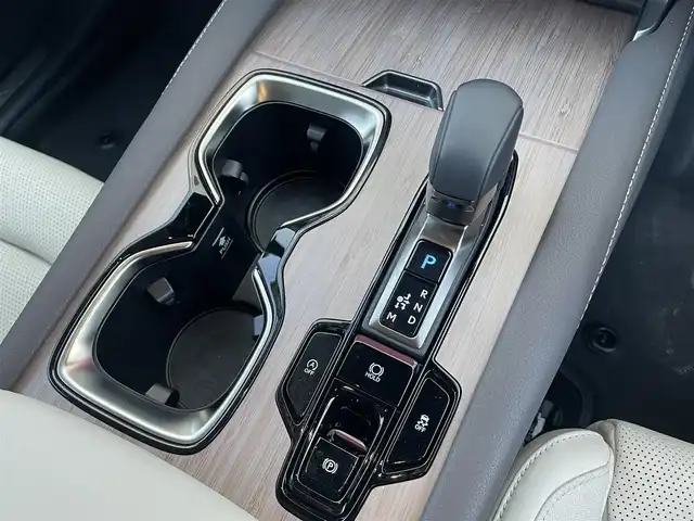レクサス ＲＸ 350 バージョンL 栃木県 2024(令6)年 0.7万km グラファイトブラックガラスフレーク Lexus Safety　System＋/・プリクラッシュセーフティ/・レーダークルーズコントロール/・レーントレーシングアシスト/・オートマックハイビーム/・ブラインドスポットモニター/・夜間視界支援/・ロードサインアシスト/・ドライバー異常時対応システム/・プロアクティブドライビングアシスト/・レーンディパーチャーアラート/・レーンチェンジアシスト/・発進遅れ告知機能/・ドライバーモニター連携/・フロントクロストラフィックアラート/Lexus Teammate/・Lexus Teammate Advanced Drive/・Lexus Teammate Advanced Park/純正14インチディスプレイオーディオ/・ナビ機能/・フルセグTV/・BT/USB/AM.FM/・Miracast/サンルーフ/パノラミックビューモニター/パワーバックドア/デジタルインナーミラー/白レザーシート/全席パワーシート/全席シートヒーター/全席エアーシート/パドルシフト/ウッドコンビハンドル（純正ハンドルカバー有）/ステアリングスイッチ/ステアリングヒーター/電動パーキングブレーキ/オートホールド/LEDヘッドライト/アイドリングストップ/スマートキー