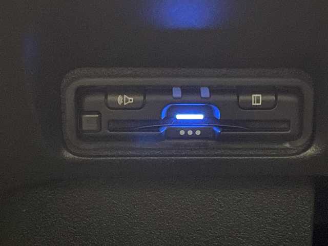 ホンダ Ｎ ＢＯＸ カスタム 宮崎県 2023(令5)年 1.9万km プラチナホワイトパール 禁煙車/ホンダセンシング/純正8型ディスプレイオーディオナビTV/（Gathers/HDMI/FMAM/Bluetooth/フルセグTV)/純正バックカメラ/純正LEDオートライト/純正LEDフォグ/純正エアロ/純正ルーフエンドスポイラー/純正フロアマット/社外前後ドライブレコーダー/左側電動スライドドア/アダプティブクルーズコントロール/レーンディパーチャーアラート/クリアランスソナー/電子パーキング/オートホールド/ウインカードアミラー/オートエアコン/前席シートヒーター/スマートキー/プッシュエンジンスタート/新車時保証書/取扱い説明書