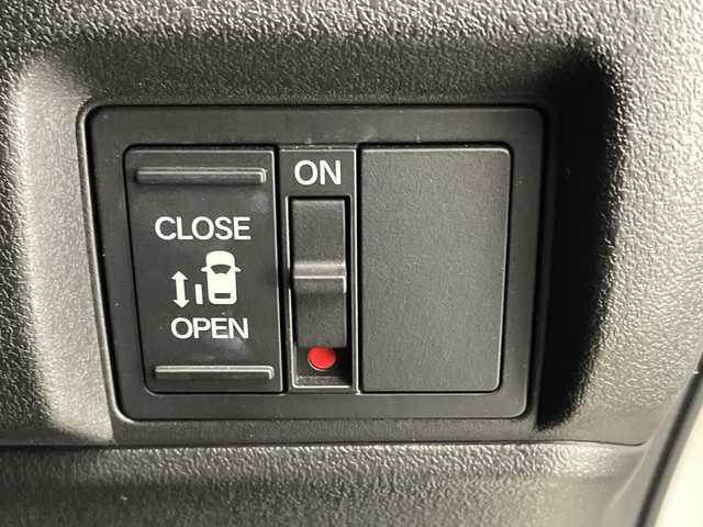 ホンダ Ｎ ＢＯＸ カスタム 宮崎県 2023(令5)年 1.9万km プラチナホワイトパール 禁煙車/ホンダセンシング/純正8型ディスプレイオーディオナビTV/（Gathers/HDMI/FMAM/Bluetooth/フルセグTV)/純正バックカメラ/純正LEDオートライト/純正LEDフォグ/純正エアロ/純正ルーフエンドスポイラー/純正フロアマット/社外前後ドライブレコーダー/左側電動スライドドア/アダプティブクルーズコントロール/レーンディパーチャーアラート/クリアランスソナー/電子パーキング/オートホールド/ウインカードアミラー/オートエアコン/前席シートヒーター/スマートキー/プッシュエンジンスタート/新車時保証書/取扱い説明書