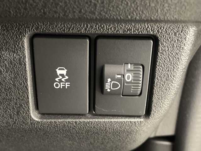 ホンダ Ｎ ＢＯＸ カスタム 宮崎県 2023(令5)年 1.9万km プラチナホワイトパール 禁煙車/ホンダセンシング/純正8型ディスプレイオーディオナビTV/（Gathers/HDMI/FMAM/Bluetooth/フルセグTV)/純正バックカメラ/純正LEDオートライト/純正LEDフォグ/純正エアロ/純正ルーフエンドスポイラー/純正フロアマット/社外前後ドライブレコーダー/左側電動スライドドア/アダプティブクルーズコントロール/レーンディパーチャーアラート/クリアランスソナー/電子パーキング/オートホールド/ウインカードアミラー/オートエアコン/前席シートヒーター/スマートキー/プッシュエンジンスタート/新車時保証書/取扱い説明書