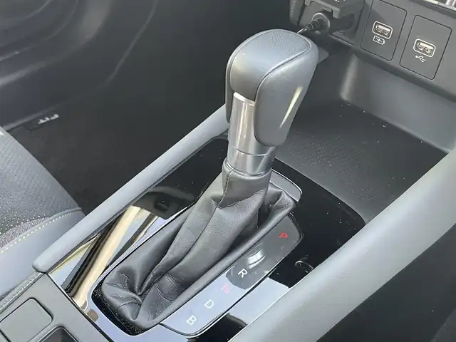 ホンダ フィット e:HEV RS 岡山県 2025(令7)年 0.8万km クリスタルブラックパール 登録時走行距離7288km/純正HDDナビ/(AM/FM/BT/DVD/Apple Car Play)/ホンダセンシング/ビルトインETC/ドライブレコーダー前方/フルセグTV/バックカメラ/コーナーセンサー前後/オートライト/衝突被害軽減システム/レーンキープアシスト/クルーズコントロール/アイドリングストップ/横滑り防止装置/盗難防止装置/ABS/パドルシフト/スマートキー/スペアキー1本/保証書/取扱説明書/記録簿