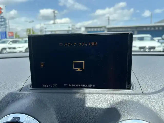 アウディ Ａ３ スポーツバック30TFSI 滋賀県 2019(平31)年 3.5万km アイビスホワイト コンビニエンスパッケージ/・アドバンストキーシステム/・リヤビューカメラ/・アウディパーキングシステム/バーチャルコックピット/LEDリヤダイナミックターンインディケーター/プライバシーガラス/ルーフレール/アダプティブクルーズコントロール/アウディプレセンスフロント/アウディホールドアシスト/LEDヘッドライト/17インチアルミホイール/スポーツシート (フロント)/本革巻き3スポークマルチファンクションステアリング/2ゾーンオートマチックエアコンディショナー