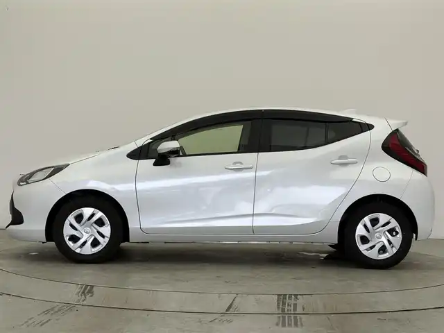 トヨタ アクア X 宮城県 2023(令5)年 1.5万km プラチナホワイトパールマイカ 純正ナビ/ＥＴＣ/ドライブレコーダー/全方位カメラ/衝突軽減システム/レーンキープアシスト/横滑り防止装置/オートライト/オートマチックハイビーム/冷房ＡＡＣ/ＡＢＳ/純正フロアマット/禁煙車