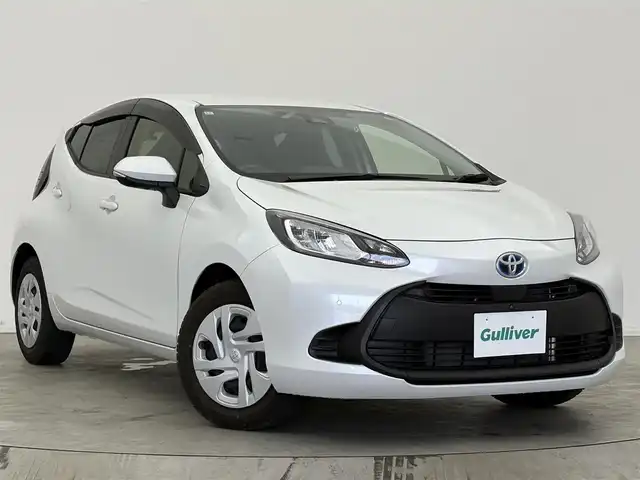 トヨタ アクア X 宮城県 2023(令5)年 1.5万km プラチナホワイトパールマイカ 純正ナビ/ＥＴＣ/ドライブレコーダー/全方位カメラ/衝突軽減システム/レーンキープアシスト/横滑り防止装置/オートライト/オートマチックハイビーム/冷房ＡＡＣ/ＡＢＳ/純正フロアマット/禁煙車