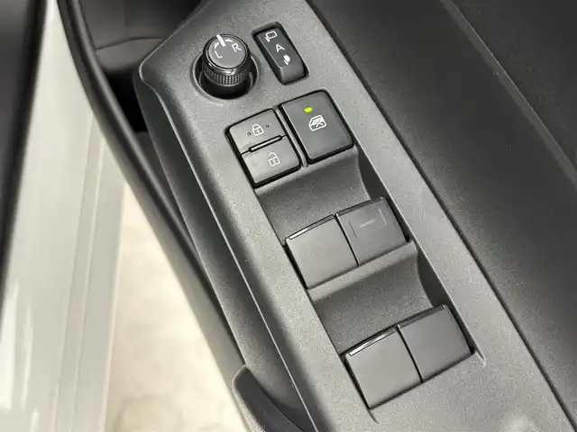トヨタ アクア X 宮城県 2023(令5)年 1.5万km プラチナホワイトパールマイカ 純正ナビ/ＥＴＣ/ドライブレコーダー/全方位カメラ/衝突軽減システム/レーンキープアシスト/横滑り防止装置/オートライト/オートマチックハイビーム/冷房ＡＡＣ/ＡＢＳ/純正フロアマット/禁煙車