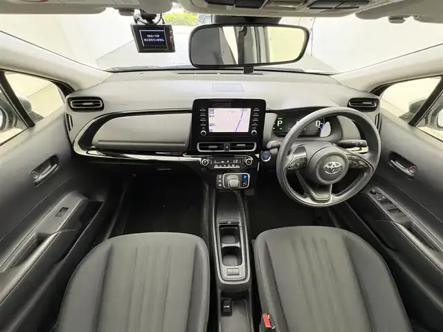 トヨタ アクア X 宮城県 2023(令5)年 1.5万km プラチナホワイトパールマイカ 純正ナビ/ＥＴＣ/ドライブレコーダー/全方位カメラ/衝突軽減システム/レーンキープアシスト/横滑り防止装置/オートライト/オートマチックハイビーム/冷房ＡＡＣ/ＡＢＳ/純正フロアマット/禁煙車
