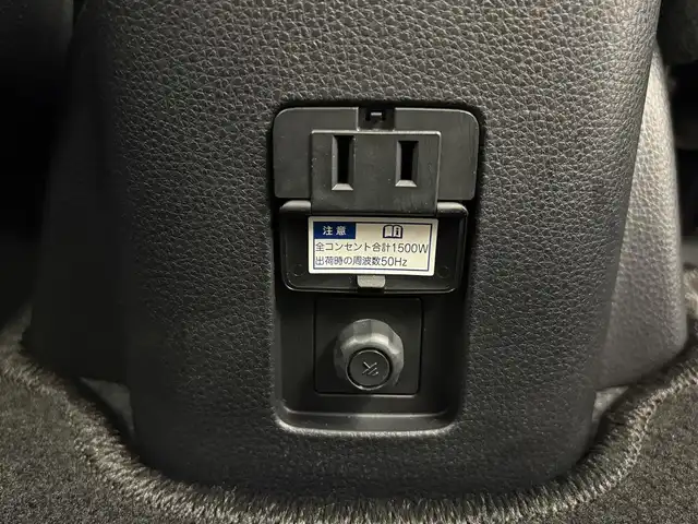 トヨタ アクア X 宮城県 2023(令5)年 1.5万km プラチナホワイトパールマイカ 純正ナビ/ＥＴＣ/ドライブレコーダー/全方位カメラ/衝突軽減システム/レーンキープアシスト/横滑り防止装置/オートライト/オートマチックハイビーム/冷房ＡＡＣ/ＡＢＳ/純正フロアマット/禁煙車