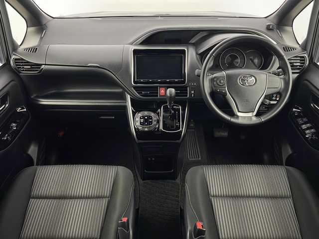 トヨタ ヴォクシー ZS 煌 新潟県 2018(平30)年 1.8万km ブラック 純正メモリナビ/フルセグTV/Bluetooth/CD/DVD/USB/バックカメラ/アルパインフリップダウンモニター/両側パワースライドドア/前方ドライブレコーダー/ビルトインETC/クルーズコントロール/レーンキープアシスト/LEDヘッドライト/純正フロアマット/純正アルミホイール