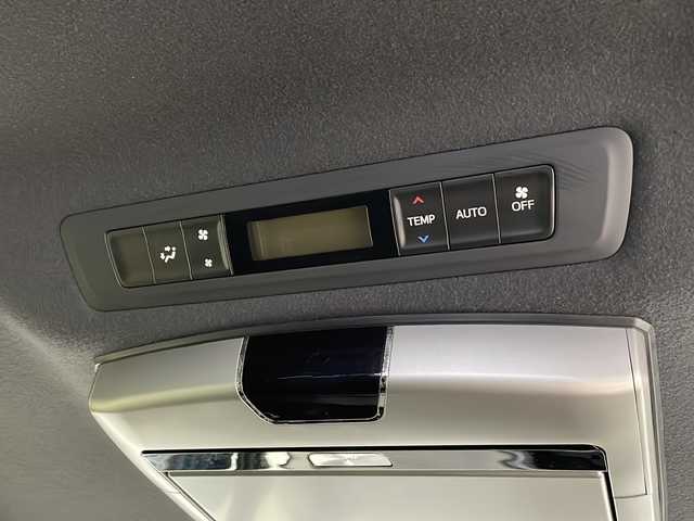 トヨタ ヴォクシー ZS 煌 新潟県 2018(平30)年 1.8万km ブラック 純正メモリナビ/フルセグTV/Bluetooth/CD/DVD/USB/バックカメラ/アルパインフリップダウンモニター/両側パワースライドドア/前方ドライブレコーダー/ビルトインETC/クルーズコントロール/レーンキープアシスト/LEDヘッドライト/純正フロアマット/純正アルミホイール