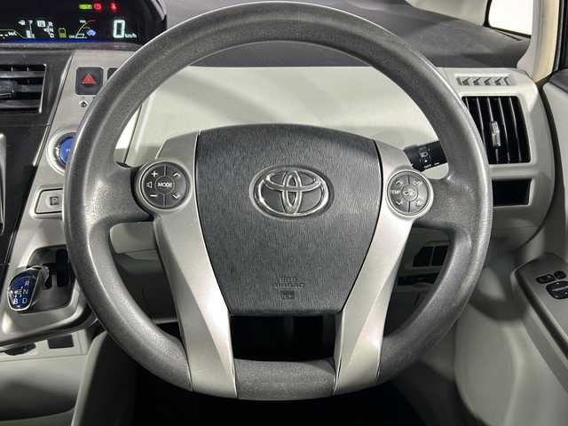 トヨタ プリウス α S 沖縄県 2013(平25)年 13.8万km クリアストリームメタリック 禁煙車　/社外７インチナビ（AVIC-ZH9990）/→【ＣＤ／ＤＶＤ／フルセグＴＶ／ＢＴ】　/バックカメラ　/ビルトインＥＴＣ/HIDヘッドライト　　/シートカバー　/純正フロアマット　/純正ドアバイザー　/１６インチ純正アルミ/オートライト/スマートキー