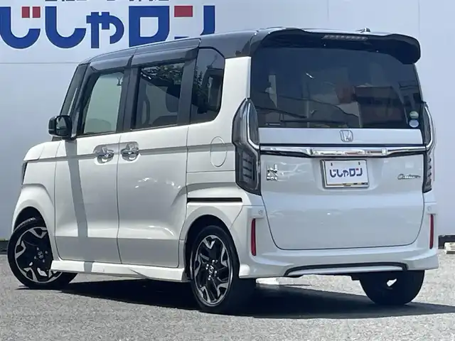 ホンダ Ｎ ＢＯＸ カスタム G EX ターボ ホンダセンシング 埼玉県 2019(令1)年 9.2万km プラチナホワイトパール (株)IDOMが運営する【じしゃロン鳩ヶ谷店】の自社ローン専用車両になりますこちらは現金またはオートローンご利用時の価格です。自社ローンご希望の方は別途その旨お申付け下さい/登録時91559km/2トーンカラー（プラチナホワイトパール×ブラック）/両側パワースライドドア/純正8インチプレミアムインターナビ(VXU-195NBi)/   AM/FM/CD/DVD/MSV/BT/USB/フルセグTV/バックカメラ/コーナーセンサー/プッシュスタート/スマートキーx2/アイドリングストップ/ホンダセンシング/　衝突軽減ブレーキ（CMBS）/　誤発信抑制機能/　後方誤発信抑制機能/　歩行者事故低減ステアリング/　アダプティブクルーズコントロール/　車線維持支援システム/　路外逸脱抑制機能/　先行車発進お知らせ機能/　標識認識機能/革巻きステアリング/　ステアリングリモコン/パドルシフト/ビルトインETC/純正15インチAW/LEDヘッドライト/　オートライト/オートハイビーム/フォグランプ/プラズマクラスター/電動格納機能付きウインカーミラー/ドアバイザー/純正フロアマット/保証書/取扱説明書/　/  /　/　