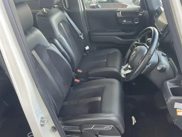 ホンダ Ｎ ＢＯＸ カスタム G EX ターボ ホンダセンシング 埼玉県 2019(令1)年 9.2万km プラチナホワイトパール (株)IDOMが運営する【じしゃロン鳩ヶ谷店】の自社ローン専用車両になりますこちらは現金またはオートローンご利用時の価格です。自社ローンご希望の方は別途その旨お申付け下さい/登録時91559km/2トーンカラー（プラチナホワイトパール×ブラック）/両側パワースライドドア/純正8インチプレミアムインターナビ(VXU-195NBi)/   AM/FM/CD/DVD/MSV/BT/USB/フルセグTV/バックカメラ/コーナーセンサー/プッシュスタート/スマートキーx2/アイドリングストップ/ホンダセンシング/　衝突軽減ブレーキ（CMBS）/　誤発信抑制機能/　後方誤発信抑制機能/　歩行者事故低減ステアリング/　アダプティブクルーズコントロール/　車線維持支援システム/　路外逸脱抑制機能/　先行車発進お知らせ機能/　標識認識機能/革巻きステアリング/　ステアリングリモコン/パドルシフト/ビルトインETC/純正15インチAW/LEDヘッドライト/　オートライト/オートハイビーム/フォグランプ/プラズマクラスター/電動格納機能付きウインカーミラー/ドアバイザー/純正フロアマット/保証書/取扱説明書/　/  /　/　