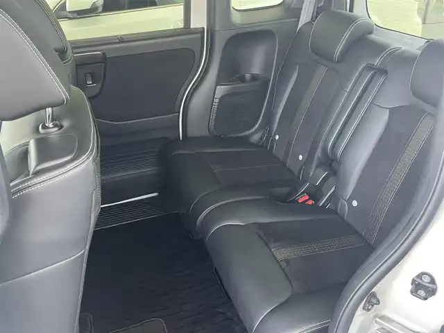 ホンダ Ｎ ＢＯＸ カスタム G EX ターボ ホンダセンシング 埼玉県 2019(令1)年 9.2万km プラチナホワイトパール (株)IDOMが運営する【じしゃロン鳩ヶ谷店】の自社ローン専用車両になりますこちらは現金またはオートローンご利用時の価格です。自社ローンご希望の方は別途その旨お申付け下さい/登録時91559km/2トーンカラー（プラチナホワイトパール×ブラック）/両側パワースライドドア/純正8インチプレミアムインターナビ(VXU-195NBi)/   AM/FM/CD/DVD/MSV/BT/USB/フルセグTV/バックカメラ/コーナーセンサー/プッシュスタート/スマートキーx2/アイドリングストップ/ホンダセンシング/　衝突軽減ブレーキ（CMBS）/　誤発信抑制機能/　後方誤発信抑制機能/　歩行者事故低減ステアリング/　アダプティブクルーズコントロール/　車線維持支援システム/　路外逸脱抑制機能/　先行車発進お知らせ機能/　標識認識機能/革巻きステアリング/　ステアリングリモコン/パドルシフト/ビルトインETC/純正15インチAW/LEDヘッドライト/　オートライト/オートハイビーム/フォグランプ/プラズマクラスター/電動格納機能付きウインカーミラー/ドアバイザー/純正フロアマット/保証書/取扱説明書/　/  /　/　
