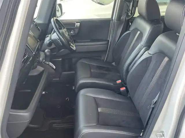 ホンダ Ｎ ＢＯＸ カスタム G EX ターボ ホンダセンシング 埼玉県 2019(令1)年 9.2万km プラチナホワイトパール (株)IDOMが運営する【じしゃロン鳩ヶ谷店】の自社ローン専用車両になりますこちらは現金またはオートローンご利用時の価格です。自社ローンご希望の方は別途その旨お申付け下さい/登録時91559km/2トーンカラー（プラチナホワイトパール×ブラック）/両側パワースライドドア/純正8インチプレミアムインターナビ(VXU-195NBi)/   AM/FM/CD/DVD/MSV/BT/USB/フルセグTV/バックカメラ/コーナーセンサー/プッシュスタート/スマートキーx2/アイドリングストップ/ホンダセンシング/　衝突軽減ブレーキ（CMBS）/　誤発信抑制機能/　後方誤発信抑制機能/　歩行者事故低減ステアリング/　アダプティブクルーズコントロール/　車線維持支援システム/　路外逸脱抑制機能/　先行車発進お知らせ機能/　標識認識機能/革巻きステアリング/　ステアリングリモコン/パドルシフト/ビルトインETC/純正15インチAW/LEDヘッドライト/　オートライト/オートハイビーム/フォグランプ/プラズマクラスター/電動格納機能付きウインカーミラー/ドアバイザー/純正フロアマット/保証書/取扱説明書/　/  /　/　