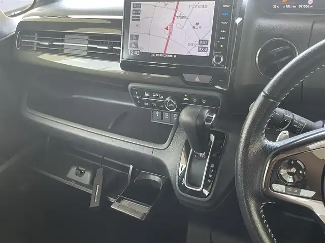 ホンダ Ｎ ＢＯＸ カスタム G EX ターボ ホンダセンシング 埼玉県 2019(令1)年 9.2万km プラチナホワイトパール (株)IDOMが運営する【じしゃロン鳩ヶ谷店】の自社ローン専用車両になりますこちらは現金またはオートローンご利用時の価格です。自社ローンご希望の方は別途その旨お申付け下さい/登録時91559km/2トーンカラー（プラチナホワイトパール×ブラック）/両側パワースライドドア/純正8インチプレミアムインターナビ(VXU-195NBi)/   AM/FM/CD/DVD/MSV/BT/USB/フルセグTV/バックカメラ/コーナーセンサー/プッシュスタート/スマートキーx2/アイドリングストップ/ホンダセンシング/　衝突軽減ブレーキ（CMBS）/　誤発信抑制機能/　後方誤発信抑制機能/　歩行者事故低減ステアリング/　アダプティブクルーズコントロール/　車線維持支援システム/　路外逸脱抑制機能/　先行車発進お知らせ機能/　標識認識機能/革巻きステアリング/　ステアリングリモコン/パドルシフト/ビルトインETC/純正15インチAW/LEDヘッドライト/　オートライト/オートハイビーム/フォグランプ/プラズマクラスター/電動格納機能付きウインカーミラー/ドアバイザー/純正フロアマット/保証書/取扱説明書/　/  /　/　