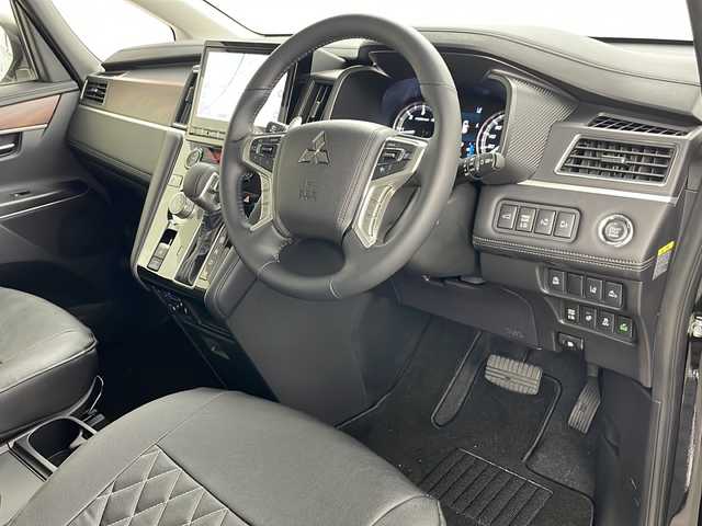 三菱 デリカＤ：５ P 道央・札幌 2023(令5)年 0.1千km ブラックダイヤモンド ・４WD/・寒冷地仕様/・e-Assist/・ディーゼル&ターボ/・純正10.1インチナビ（CD/DVD/BT）/・全方位カメラ/・左側オートステップ/・両側パワースライドドア/・パワーバックドア /・運転席パワーシート/・前席シートヒーター/・ステアリングヒーター/・クルーズコントロール/・ビルトインETC/・レザー調シートカバー/・LEDヘッドライト/・フォグランプ/・B S M/・AC100V/・スマートキー/・プッシュスタート/・フロアマット/・スペアキー