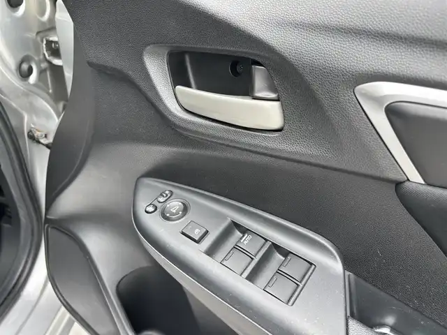 ホンダ フィット 13G Lパッケージ 京都府 2013(平25)年 6.6万km アラバスターシルバーメタリック ワンオーナー/禁煙車/65856キロ/純正ナビ/ワンセグTV/Bluetooth/ETC/バックカメラ/LEDヘットライト/スマートキー２個/保証書/説明書