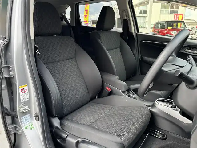 ホンダ フィット 13G Lパッケージ 京都府 2013(平25)年 6.6万km アラバスターシルバーメタリック ワンオーナー/禁煙車/65856キロ/純正ナビ/ワンセグTV/Bluetooth/ETC/バックカメラ/LEDヘットライト/スマートキー２個/保証書/説明書