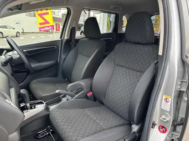 ホンダ フィット 13G Lパッケージ 京都府 2013(平25)年 6.6万km アラバスターシルバーメタリック ワンオーナー/禁煙車/65856キロ/純正ナビ/ワンセグTV/Bluetooth/ETC/バックカメラ/LEDヘットライト/スマートキー２個/保証書/説明書