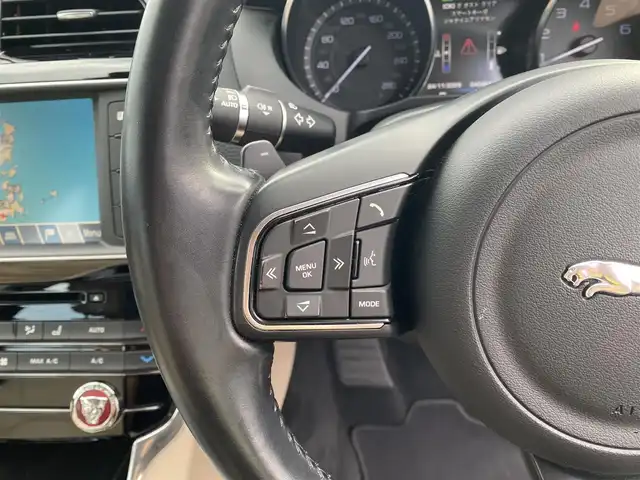 ジャガー ＸＥ XE プレステージ 福岡県 2015(平27)年 4.1万km 青Ｍ ・アダプティブクルーズコントロール/・純正ナビ／Ｂｌｕｅｔｏｏｔｈ／ＵＳＢ／ＡＵＸ／ｉＰｏｄ／ＣＤ／ＣＤチェンジャー/・バックカメラ/・白革シート/・ＥＴＣ/・純正１９ＡＷ/・パワーシート/・保証書/・取扱説明書