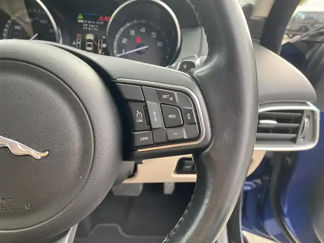 ジャガー ＸＥ XE プレステージ 福岡県 2015(平27)年 4.1万km 青Ｍ ・アダプティブクルーズコントロール/・純正ナビ／Ｂｌｕｅｔｏｏｔｈ／ＵＳＢ／ＡＵＸ／ｉＰｏｄ／ＣＤ／ＣＤチェンジャー/・バックカメラ/・白革シート/・ＥＴＣ/・純正１９ＡＷ/・パワーシート/・保証書/・取扱説明書